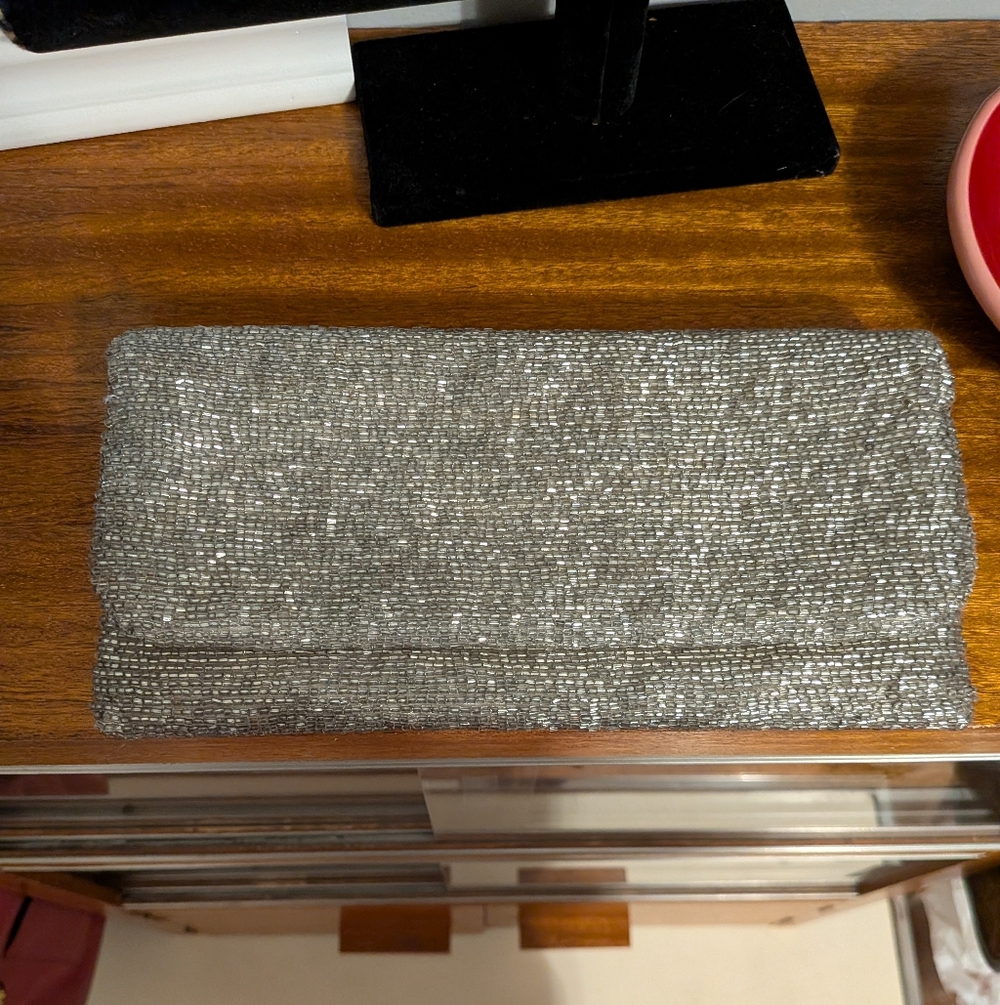 Moyna Elegant Silver Clutch Bag
